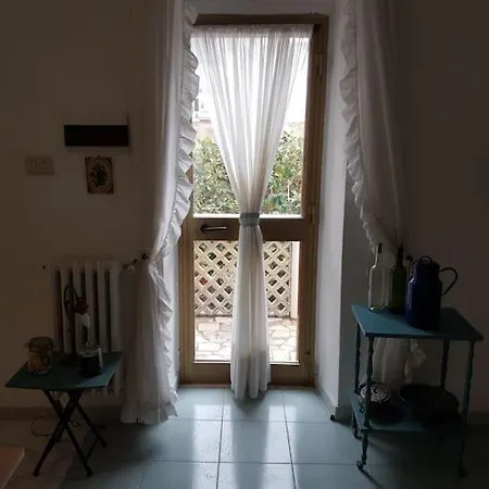 Rosso Apartment *